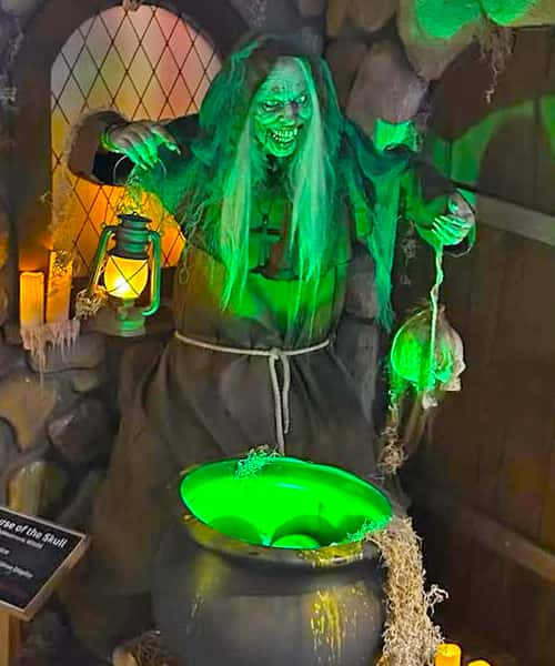 Best-Haunted-Houses-America-Transworld-Best-Props-Picks-2026.jpg